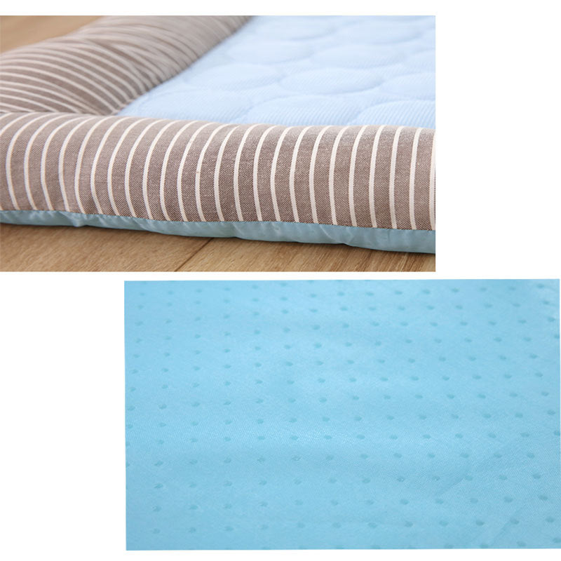 Dog bed with built-in cooling mat